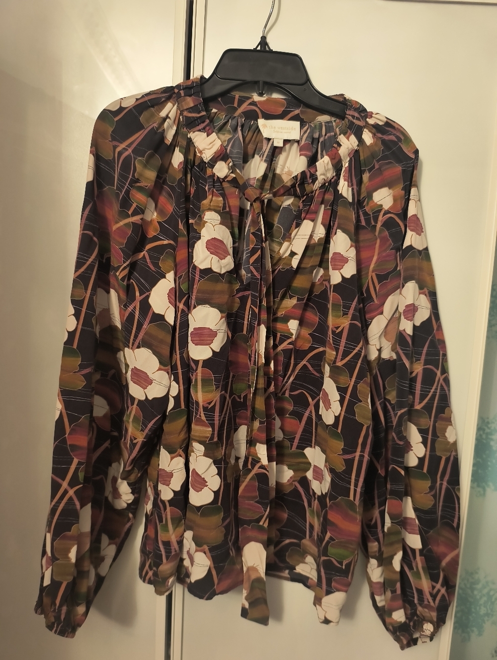 The Westside Silk Floral Blouse (M) Pants (L) Set - Picture 5 of 10